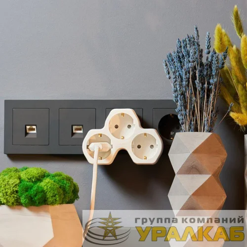 Разветвитель 3-м с заземл. 16А IP20 защ. шторки бел. Rexant 