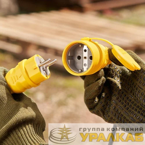 Розетка переносная влагозащищенная с крышкой с заземл. 16А IP44 каучук желт. Rexant 