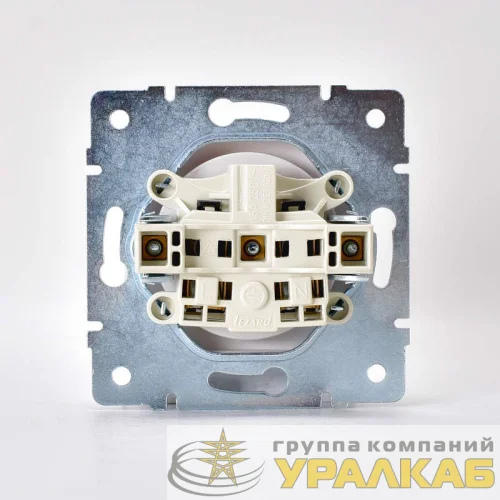 Механизм розетки 1-м СП Karina 16А IP20 без заземл. термопласт жемчуж./бел. перламутр. LEZARD 707-3088-121B детальная картинка