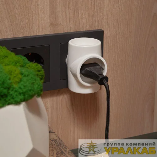 Разветвитель 3-м без заземл. 6-10А 220В Rexant 