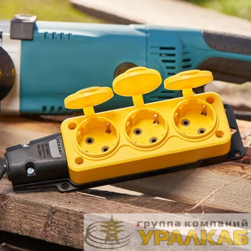 Розетка штепсельная трехместная влагозащищенная с заземл. 16А IP54 каучук желт. Rexant 