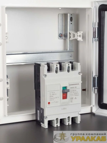 Выключатель автоматический 3п 250А 25кА ВА66-35 GENERICA IEK SAV30-3-0250-G детальная картинка