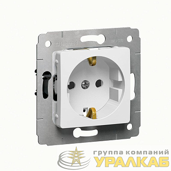 Механизм розетки 1-м СП Cariva 16А IP20 250В 2P+E с заземл. защ. шторки бел. Leg 773621