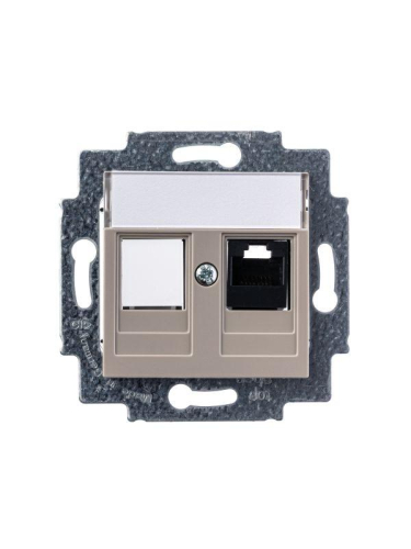 Розетка компьютерная Levit RJ45 кат.5E с заглушкой кофе макиато ABB 2CHH295117A6018 детальная картинка